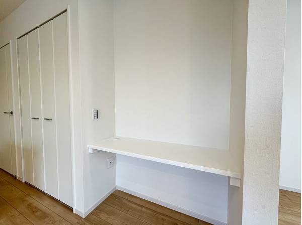 ワークスペースや読書スペースに嬉しいカウンター付き