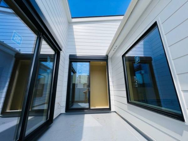 3方向自分の家に守られているバルコニーです！