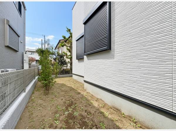 ちょっとしたお庭スペースがあるため、ガーデニングなどお楽しみいただけます