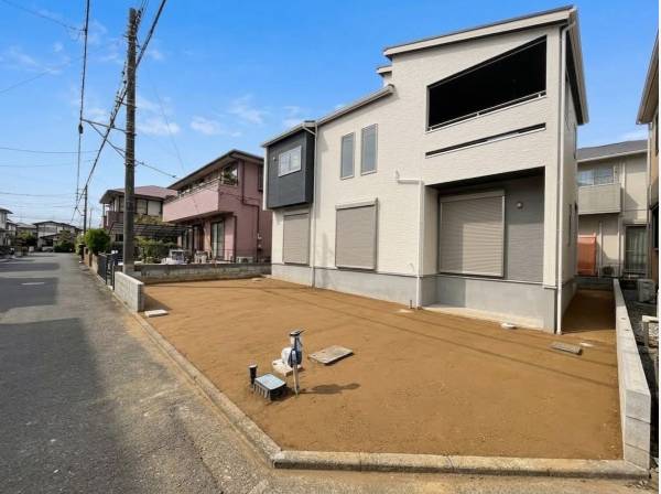 駐車も余裕のアプローチ　※外構はAIによるイメージ
