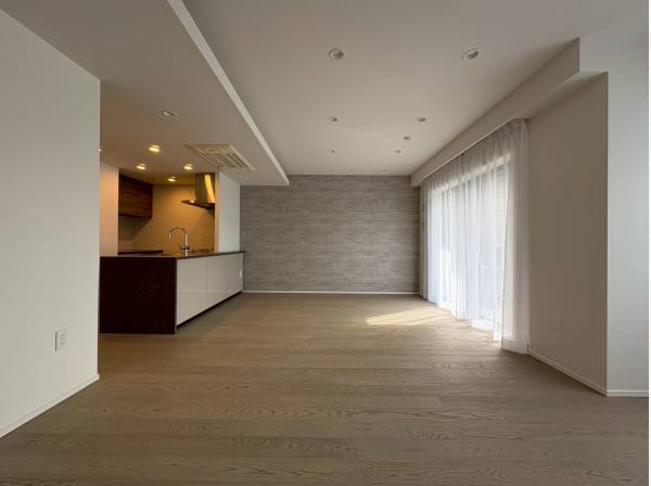 明るくシックなLDK