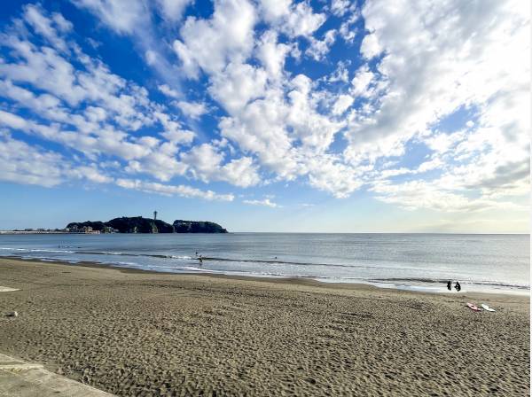 片瀬西浜海水浴まで自転車で6分 (約1.8㎞)