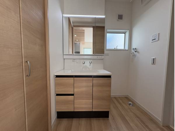 洗面台もお洒落で広いですね！