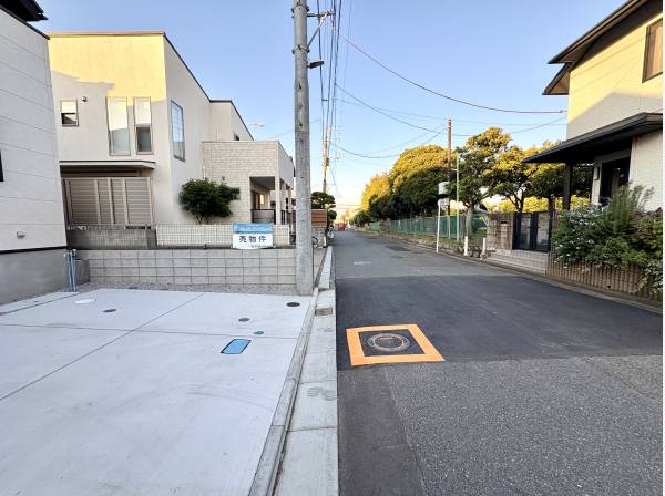 ゆとりある道路幅が毎日の送り迎えを気持ちよくしてくれる