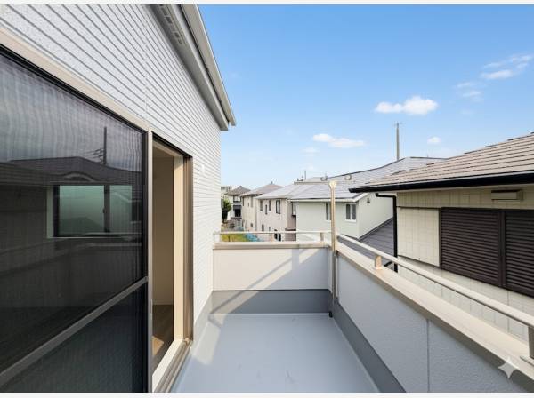 日当たりの良い、広い2階バルコニー