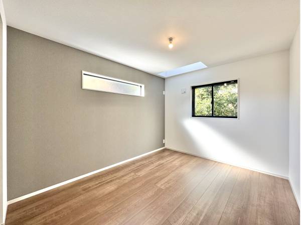 アクセントクロスが映える寝室。穏やかな時間が流れます。