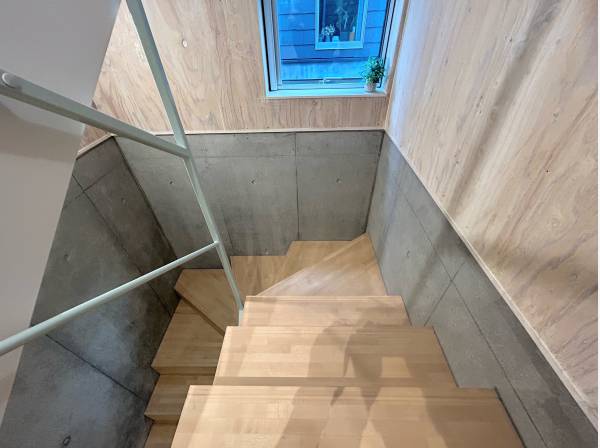 建物の中に半地下が！？