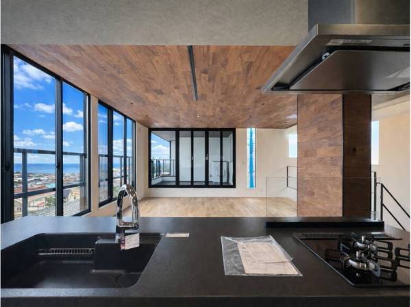 キッチンからも海を一望できます