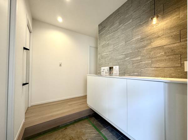 エコカラット採用の玄関は品があります