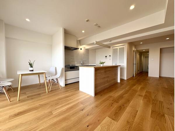 空間とつながる対面キッチン