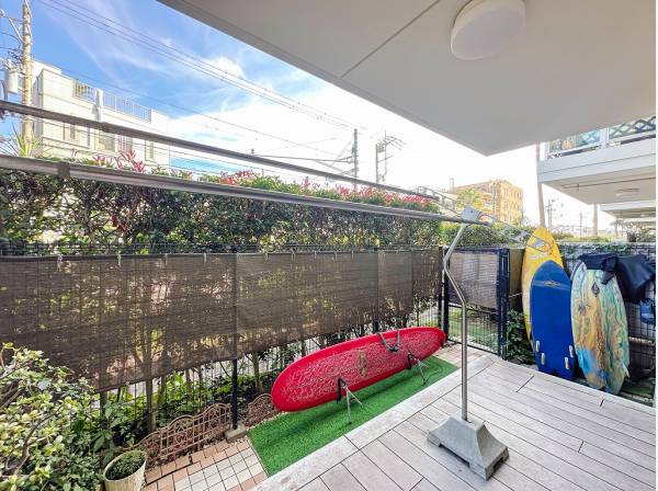 サーフボードなども置ける専用庭♪