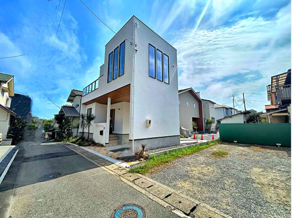 前面道路は約４ｍ御座います