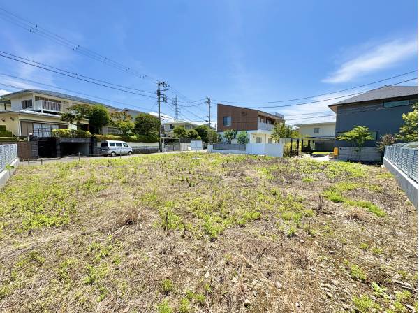 既に更地になっておりますので、建築もスムーズには入れます