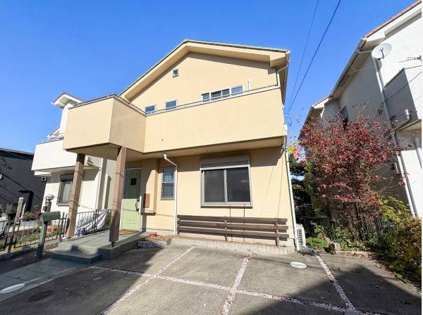 車種により並列2台駐車可能なカースペース