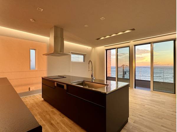 陽が沈むたびに、この家が好きになる