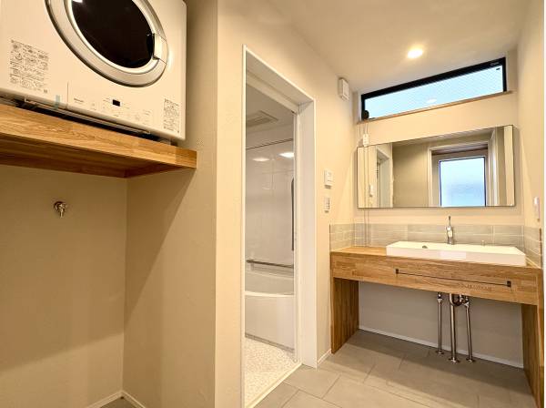 機能美と温もりが調和し、ガス乾燥機も装備されています