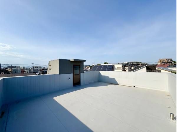 屋上では星を眺めたり、BBQなど家族時間を楽しめます