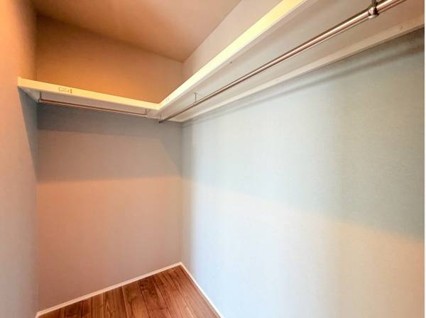 2.2帖の大容量WIC収納！服からカバンまで収納できますね！