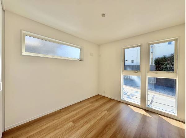 2面採光で陽光がお部屋の全体に届きます