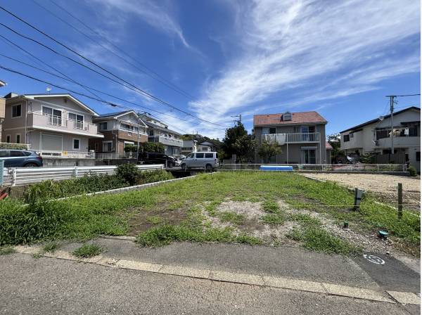 南西道路に面した土地には燦々と陽が降り注ぎます