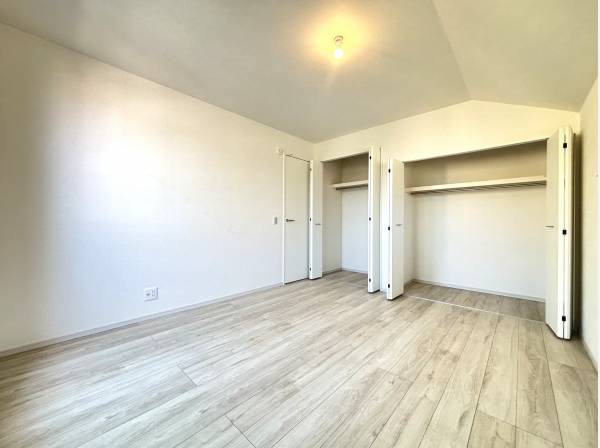洋室は2階に4部屋ございます