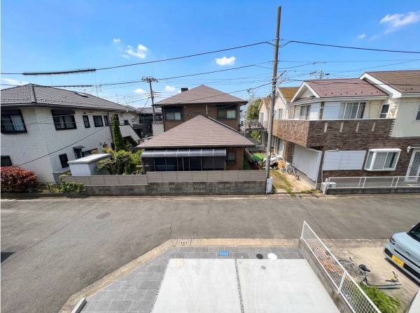 角地の為日当たり良好です！閑静な住宅街ですよ。