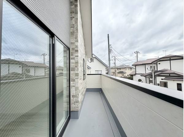 南向きバルコニー。日当たりがよく洗濯物も乾きやすいです