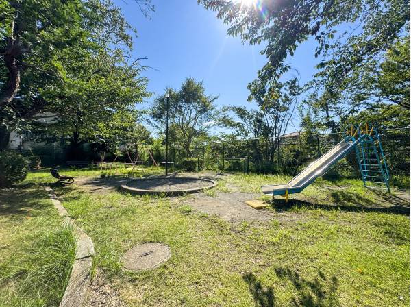 坂上公園まで徒歩3分 (約220ｍ)