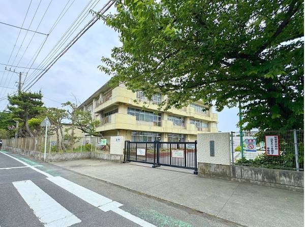 鵠洋小学校まで徒歩3分（約200m）