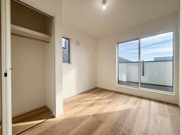 陽当たりの良い洋室