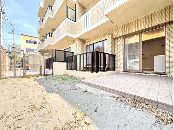 1階ならではの専用庭♪お庭から逗子海岸を望めます！