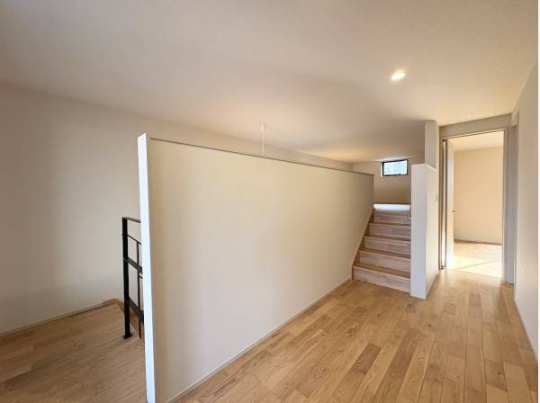 ロフトへは固定階段で行けます