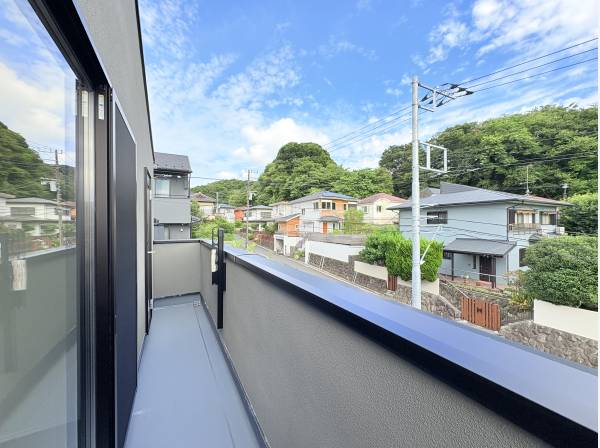 東南向きの日入りの良いワイドバルコニー
