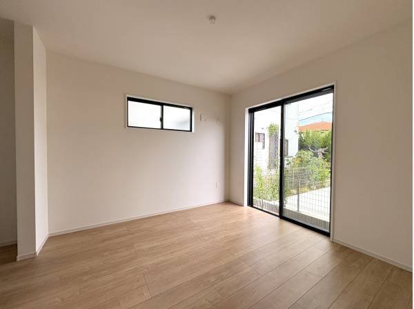 主寝室はゆとりの約７．６帖。大容量のＷＩＣも完備