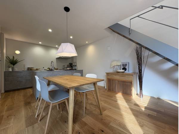 家族の会話が生まれるダイニングキッチンスペース