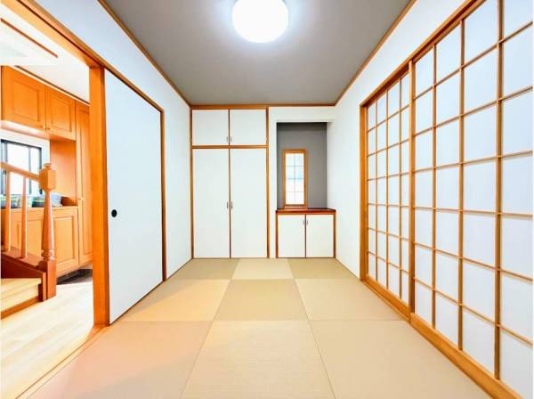 リビング横に約5.4帖の和室