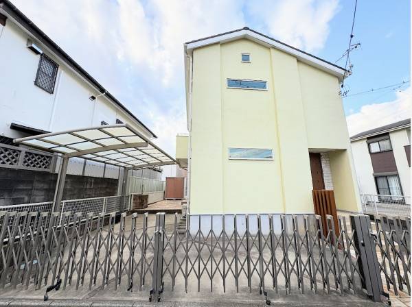 カースペース2台（車種による）、カーポート付き