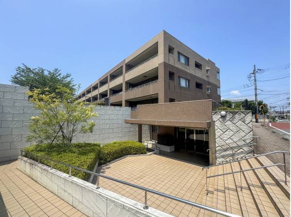 ファミリー層の多く住まう165戸のビッグコミュニティ！