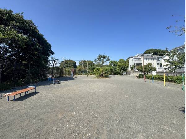 稲荷中郷公園まで徒歩1分（約40m）