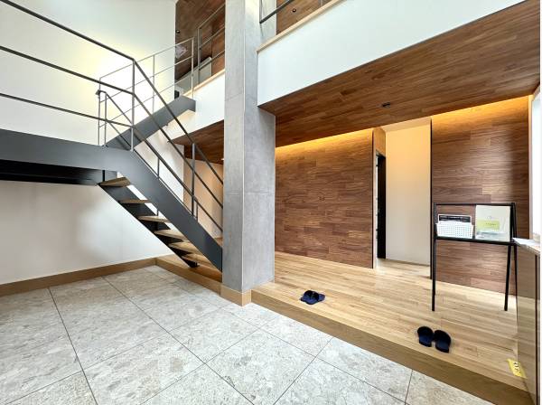 玄関ホールもゆとりのスペース