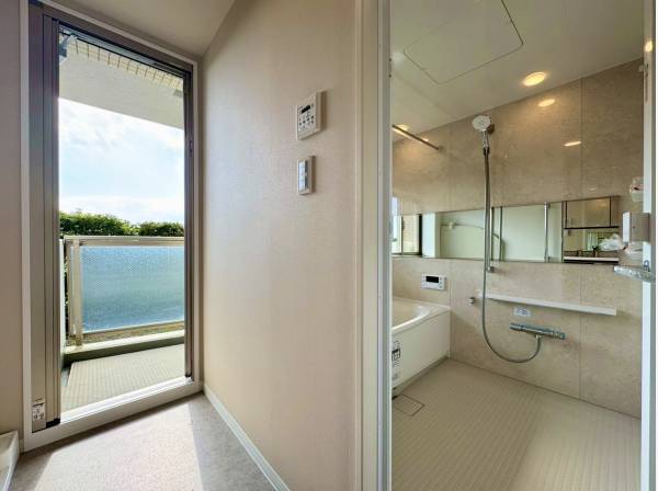 浴室・洗面よりそのままバルコニーへ。