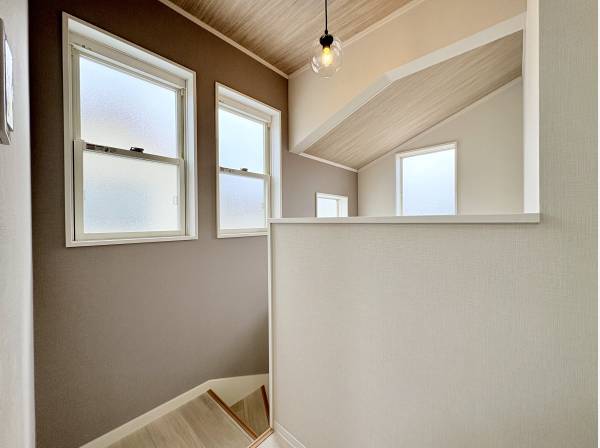 2階はクロスの色が変わります