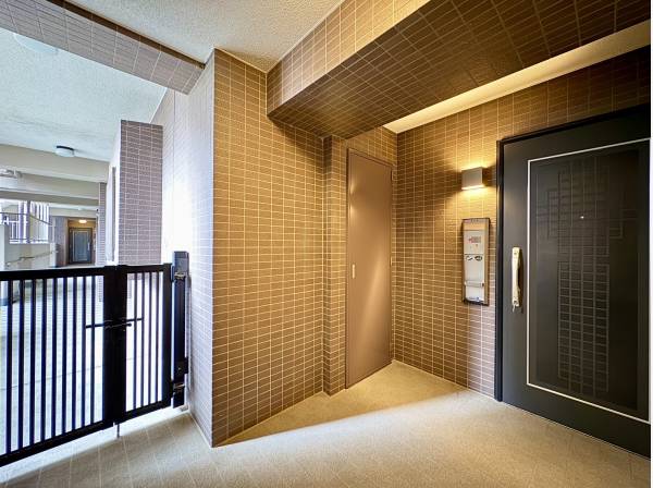 人目が気になりにくい玄関ポーチ