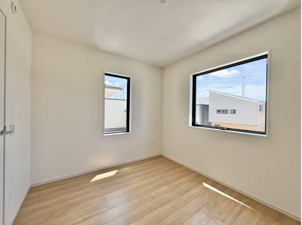 2面採光があることにより、十分な陽光がお部屋の全体に届きます