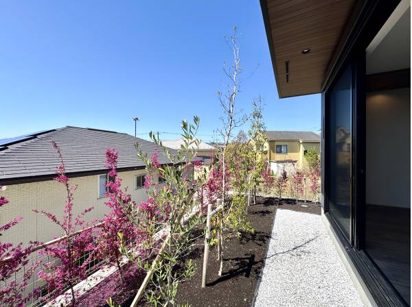 ウッドデッキなどを設置しても良さそうです