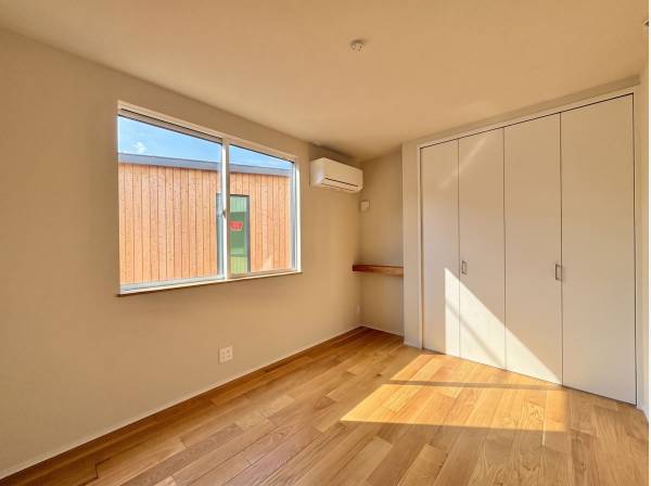 採光があり、とても明るい居室です