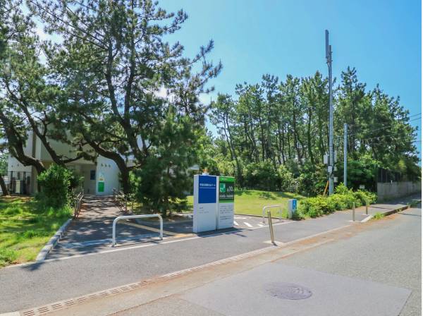 市営浜須賀水泳プールまで徒歩5分（約400m）