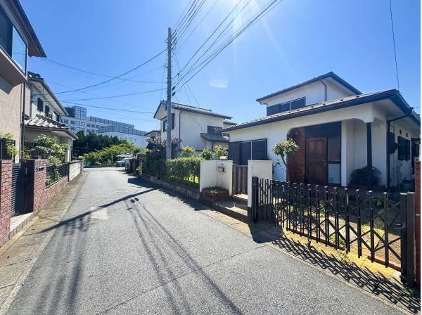 車通りの少ない前面道路！穏やかな住宅地です