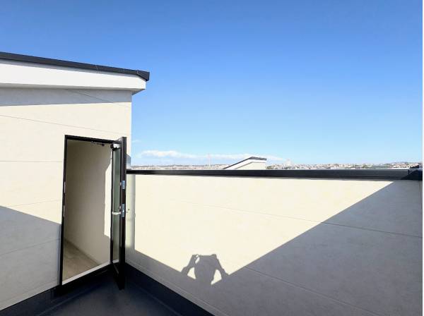 抜けた眺望のルーフバルコニー