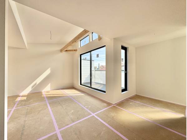 しっかりと採光の取れたLDK